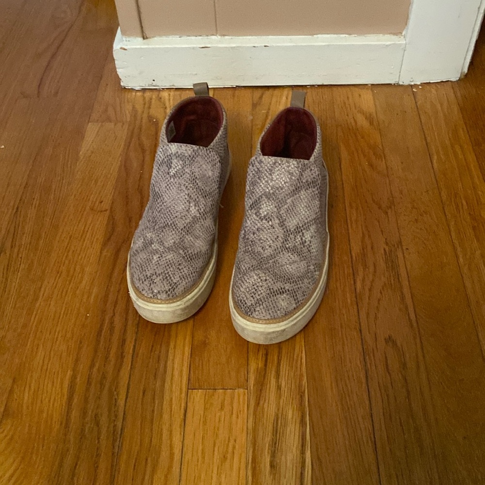 Tom’s women’s shoes size9.5 W